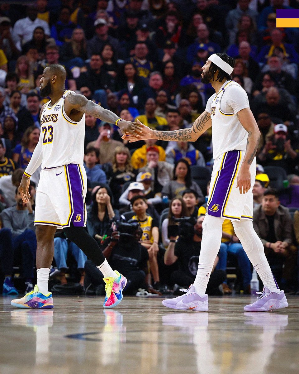 Lakers's tweet photo. Final Stats 📊

AD: 36 pts, 13 reb, 3 ast, 3 stl
Bron: 25 pts, 5 reb, 12 ast
AR: 16 pts, 5 reb, 7 ast
DK: 13 pts
Max: 11 pts, 8 reb https://t.co/rcLZagj3uz