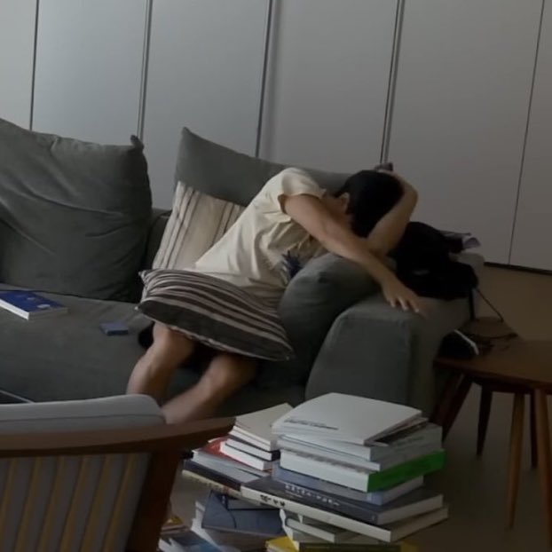 Que ganas tengo de llevar un personaje masculino con complejo de "damsel in distress" y que sea muy patético dios les regalo uno