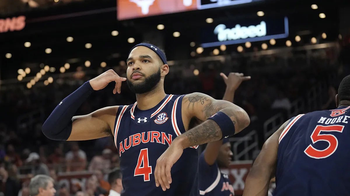 T3Bracketology's tweet photo. 16 points (led all scorers)
13 rebounds
4 blocks
2 assists (including play of the game passing his own blocked shot for the game leading three)

Welcome back🫡 https://t.co/VCFgthGdNh