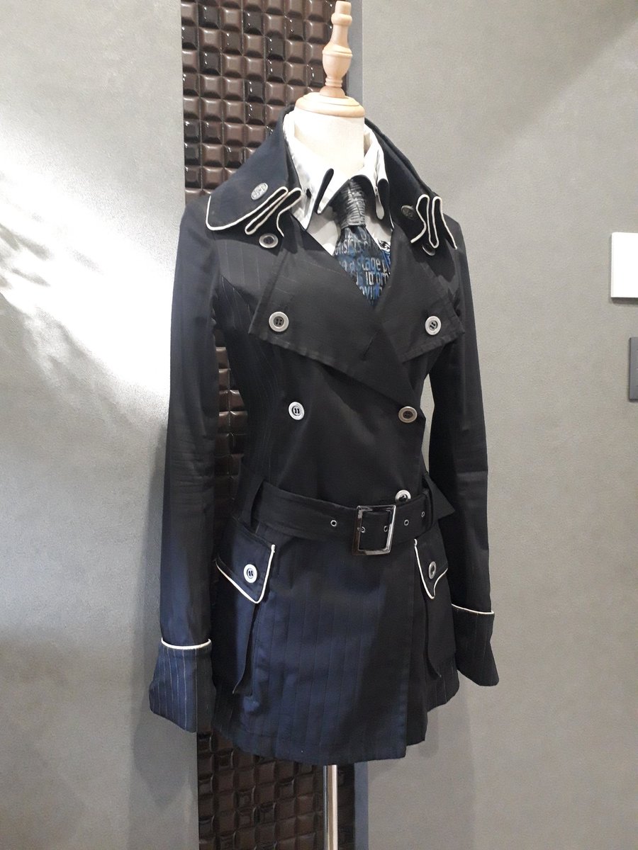 handa_crossover's tweet photo. 懐かしのh.NAOTO Sixh.から
ナポレオンジャケット。
後期さとうさんと言えばこれを着てたイメージって言われるくらいよく着てたなぁ。。。
#hnaoto
#エイチナオト
#sixh https://t.co/Nd6ckGUx1T