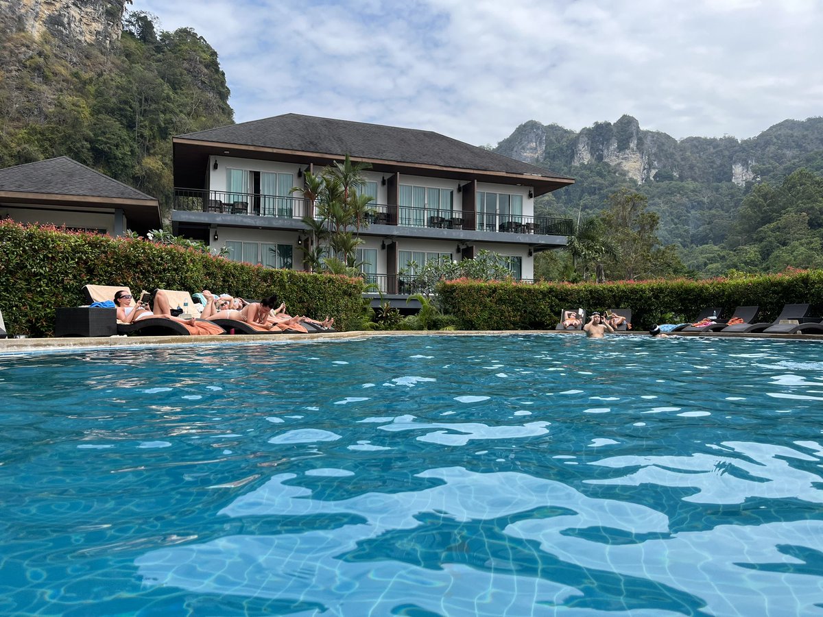 Jomininini's tweet photo. Slow down @ Krabi Thailand https://t.co/2T4fD0hRVO