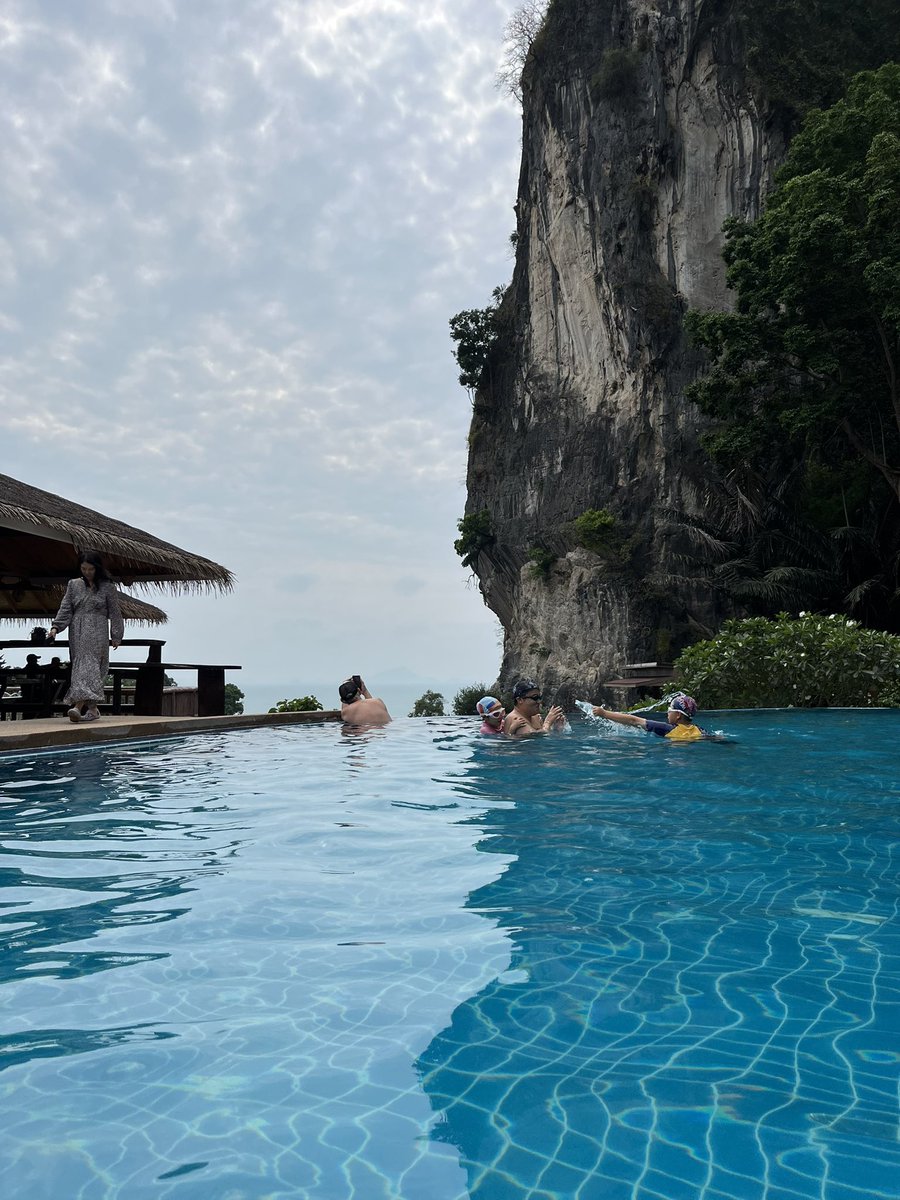 Jomininini's tweet photo. Slow down @ Krabi Thailand https://t.co/2T4fD0hRVO