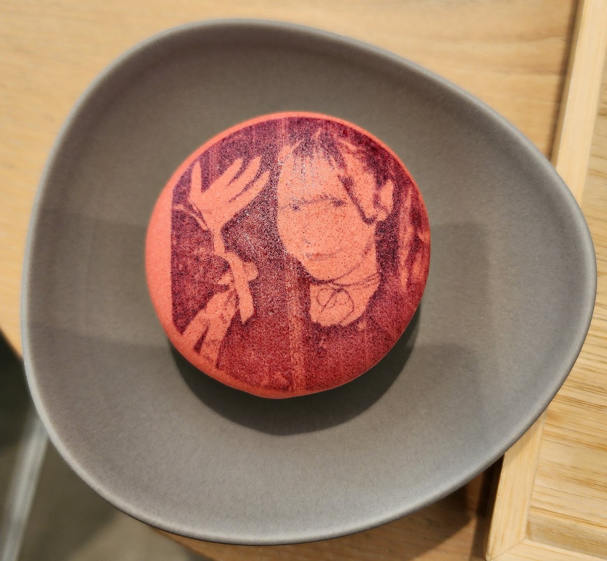 sessy0403's tweet photo. 今日のBAD(ｼﾞｬﾅｲ)CAKE🍰
JMT CAFEさんのプリントマカロン🟠
#神激
#BADCAKE https://t.co/VmAWaRgH3t