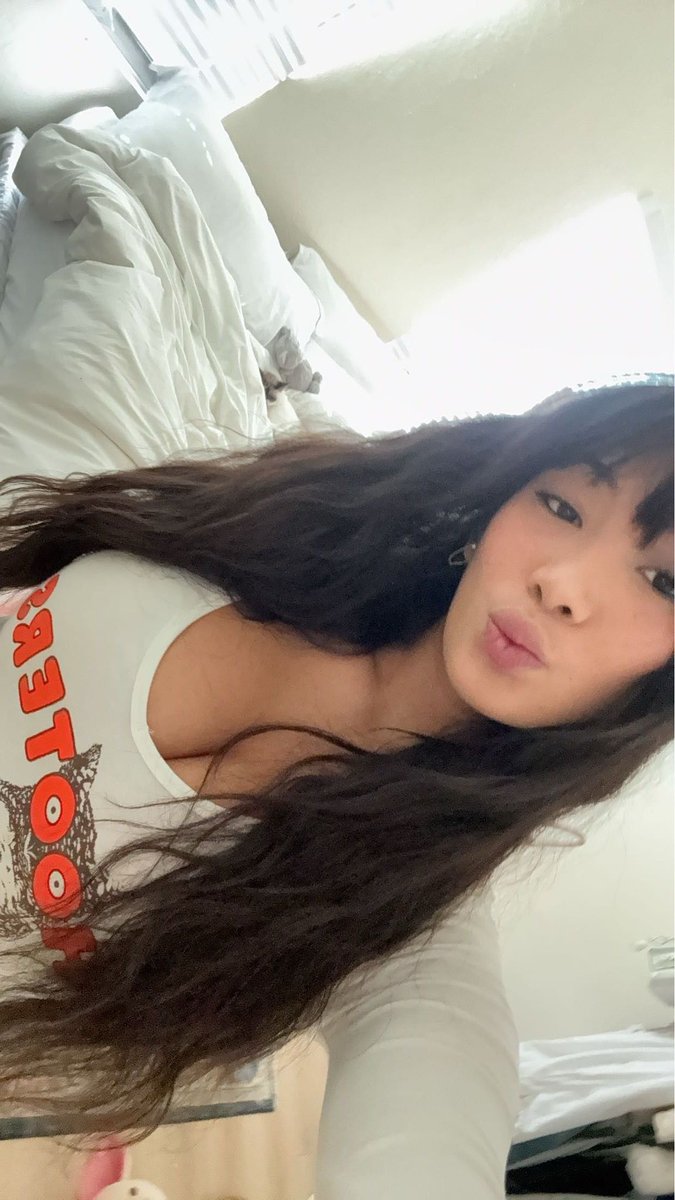 kaleaxo's tweet photo. Who wants to see the hooters video? 😝 https://t.co/Qq9WUrA186