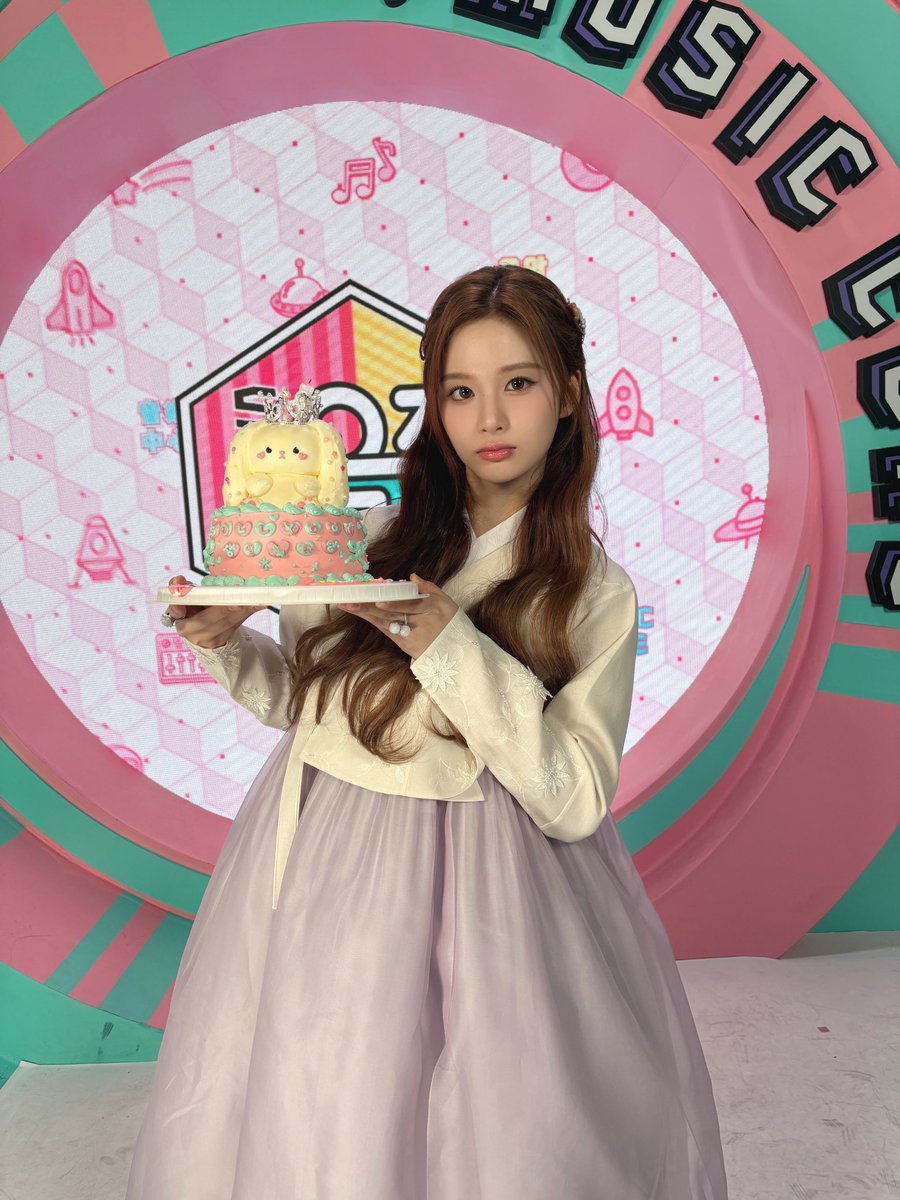 MBCMusicCore's tweet photo. ｡ﾟﾟ･｡･ﾟﾟ｡
ﾟ。 🩷HAPPY SULLYOON DAY🩷
　ﾟ･｡･

#NMIXX #엔믹스
#설윤 #SULLYOON 
#HappyBirthDeerSullyoon
#나두_설윤이_생일_축하하는뎅 https://t.co/j1sn2XNaal