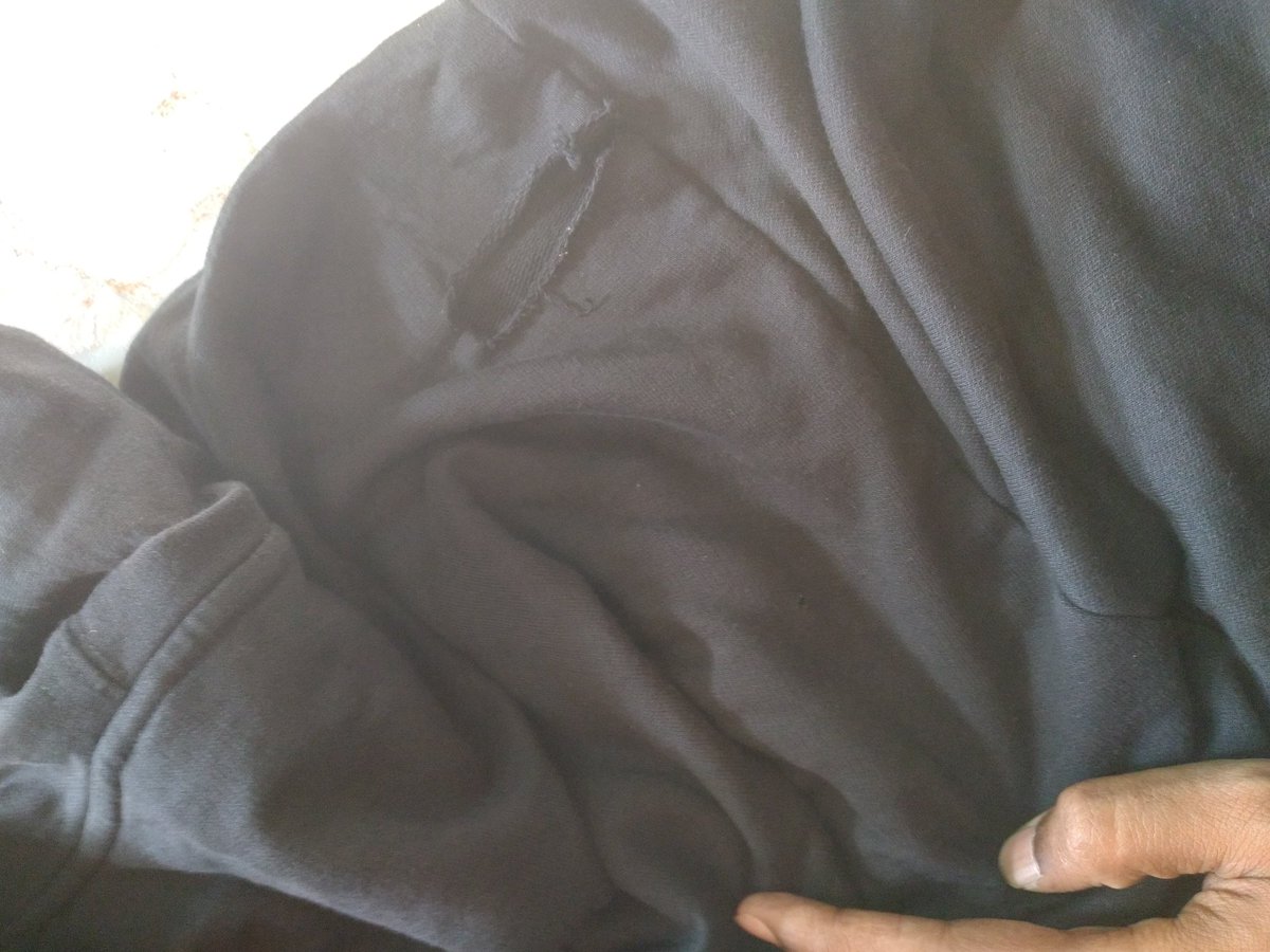 9orNayan's tweet photo. @IRCTCofficial Trains are so poorly managed. On my journey Gujarat to Pune, there was nail besides my seat and i got injured.
*Note* - This was a reservation https://t.co/nUcrqWvQU1