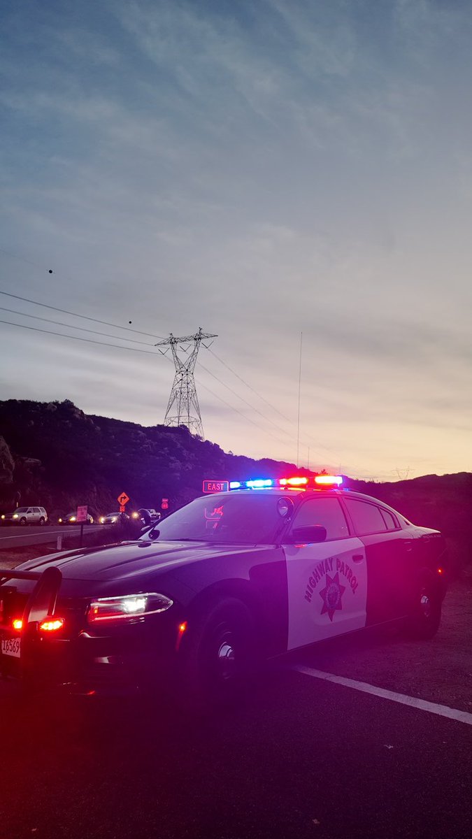 CHP_El_Cajon's tweet image. The #Border2Fire has grown to 6,625 acres and remains 10% contained. All closures will remain in effect until further notice.

Please follow evacuation orders and stay informed through local authorities. Stay safe!