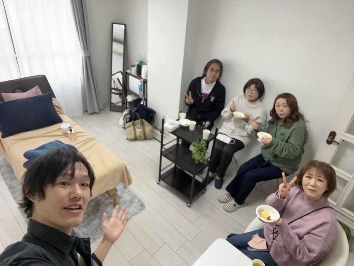 cafelychee's tweet photo. 本日、心斎橋にて足つぼ体験会(40分/3000円)やってます。

14時以降空いてます。
興味ある方はDMくださいね🖐️ https://t.co/q8gq8I8AA3