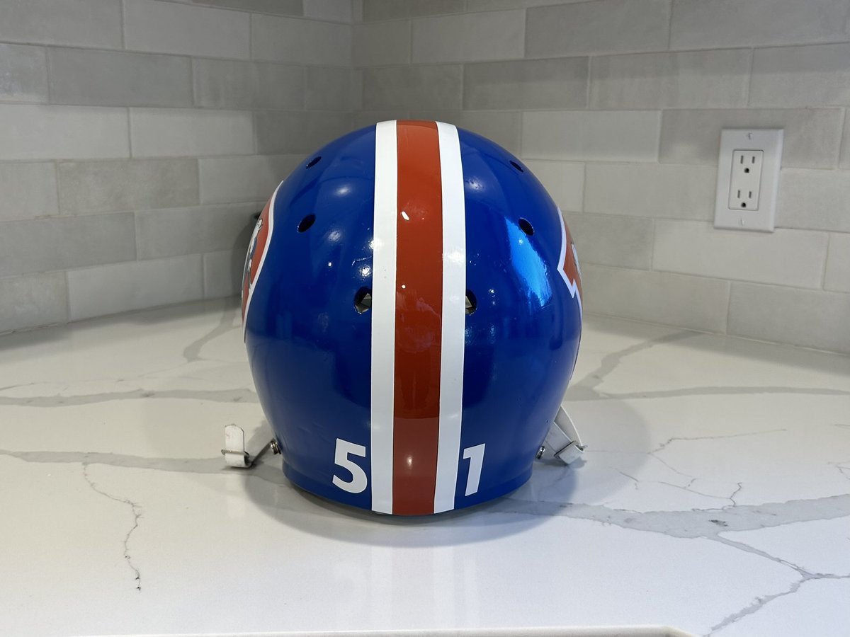 ProductionsGem's tweet photo. Vintage Broncos 
#nfl #BroncosCountry #Broncos https://t.co/3jxyEaTfPE