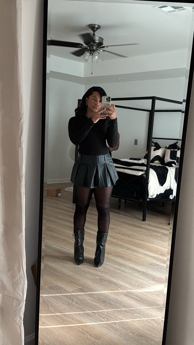 sixtwentyonee's tweet photo. year of black. https://t.co/0EweyukVQb