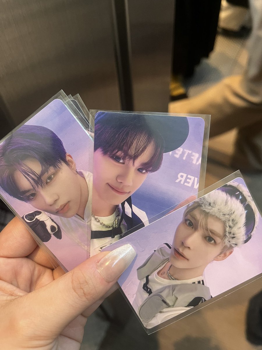 non__jm's tweet photo. ZEROBASEONE ゼベワン 交換 オフイベ 　CD 特典 PRESENT　会場限定　トレカ

【譲】
新譜 ハンビン ゴヌク ギュビン

【求】
旧譜  ジウン

現在会場におります。
異種になりますが、お心当たりのある方はお気軽にお声かけください🙇🏻‍♀️

  #ゼベワン交換 https://t.co/cWi2C6E8T6