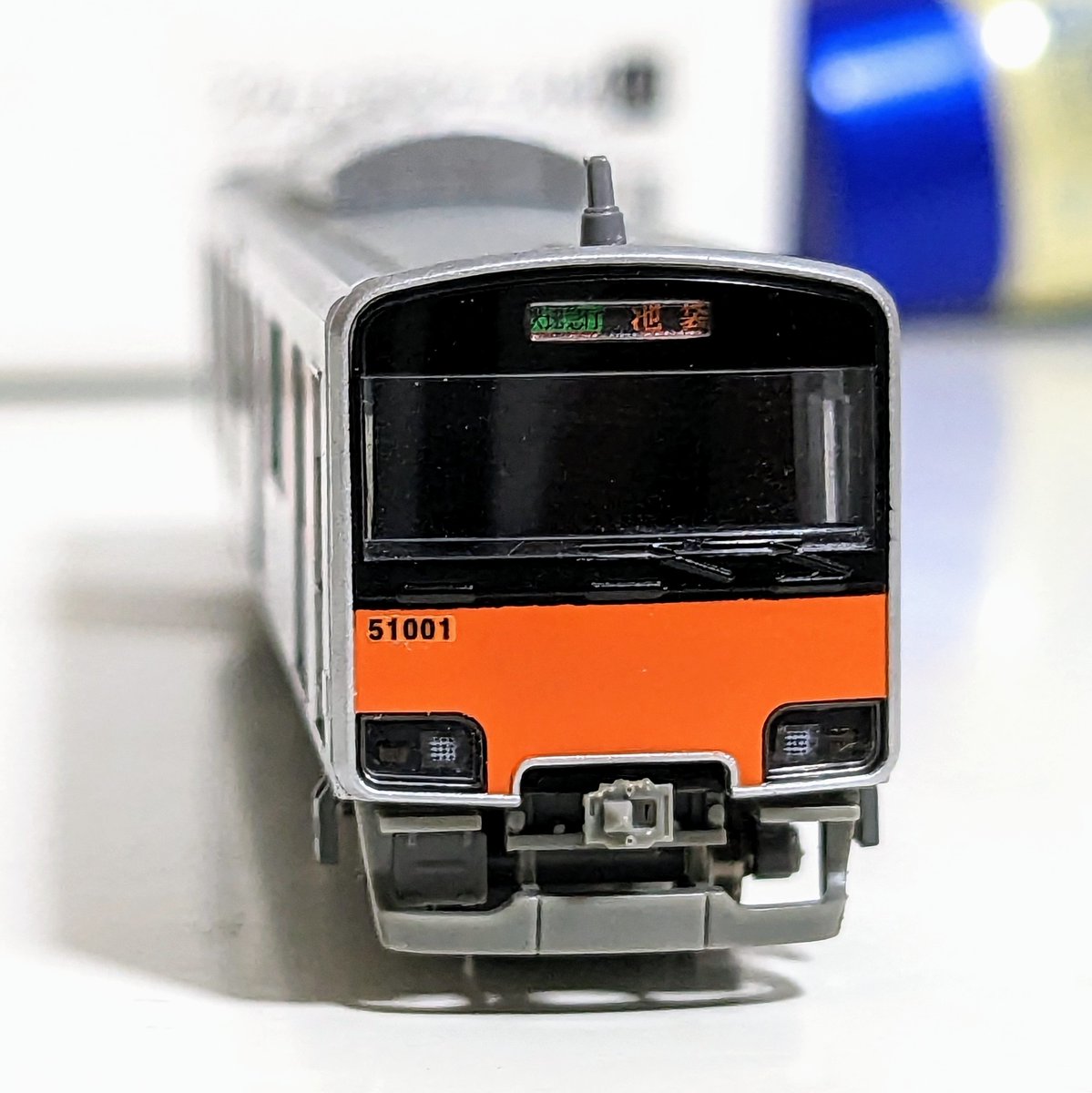マイクロエースの東武51001F、前面のブラックアウトしている部分が