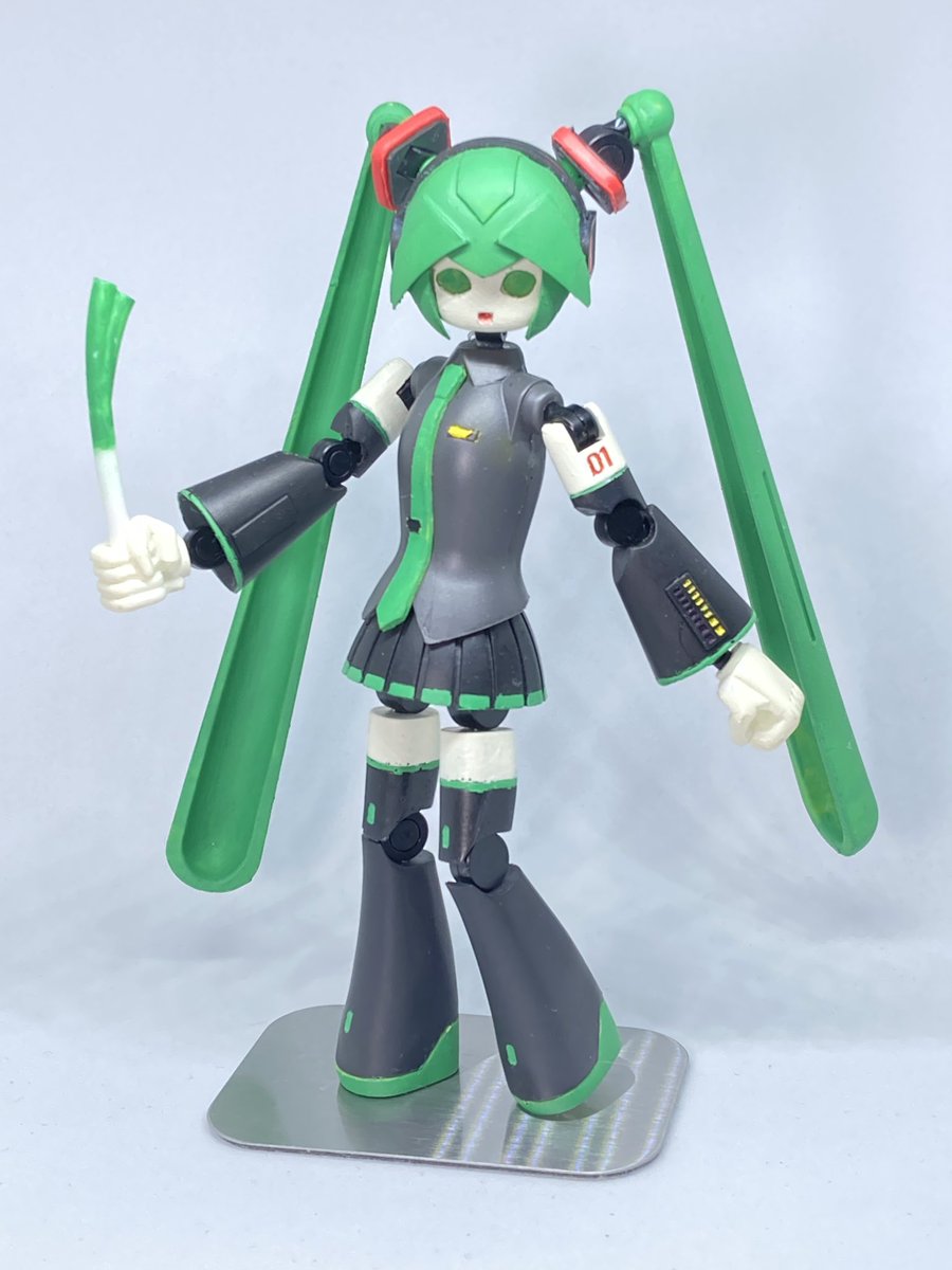 tak_a_mura's tweet photo. ワンフェス告知

ロボミクさん　¥6000-
カラーレジン製可動キットです
某フィギュアやプラモみたいな超絶可動とは一味違ったミクさんです

4-07-05「Vol.12」
#wf2025w https://t.co/7gpoTD9NMx