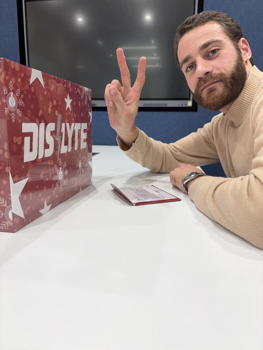 Dislyte tweet media