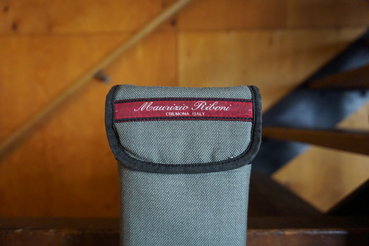 【入荷品ご紹介‼️】
 
MAURIZIO RIBONIの弓ケースが入荷致しました！

 一般的なケースと比べて長さが十分にあります
 カラーはこちらの４種類です！
 
 お問い合わせお待ちしております🎶

お問合せ→ 03-5357-8907
LINEからのご連絡もお待ちしています！
lin.ee/egCVnJ8
#コントラバス弓