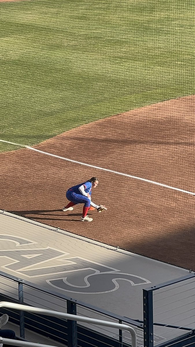 Thank You So Much to the Arizona Softball Coaches for my invite to Camp! Had a Blast 💥 Loved learning about Arizona Softball and the University!🥎
<a href="/ArizonaSoftball/">Arizona Softball</a> 
<a href="/A_Freeman9/">Amber Freeman-Carrington</a> 
<a href="/Christianconr15/">Christian Conrad</a> 
<a href="/CaitlinLowe/">Caitlin Lowe</a>