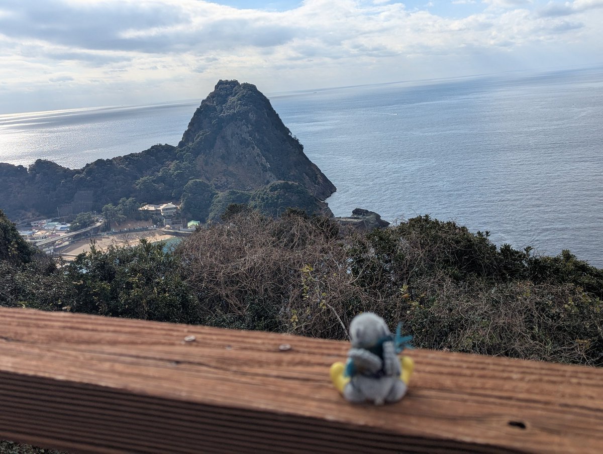 こんにちは、へえちゃんです
南伊豆トレイルの三競展望台からの風景です
南伊豆トレイルは南伊豆の様々なトレイルをつないでいます
三競展望台は、三浦歩道というトレイルにあります

#南伊豆ロングトレイル #三浦歩道 #三競展望台 #ロングトレイル #登山