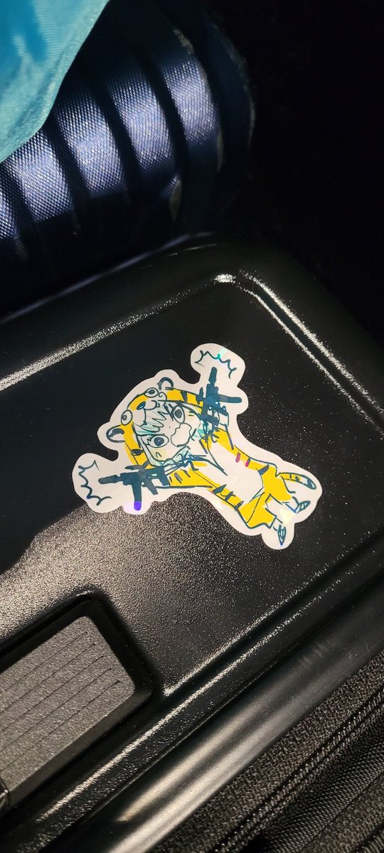 paigeosityart's tweet photo. Custom luggage sticker goes hard https://t.co/nPxL1DdquL