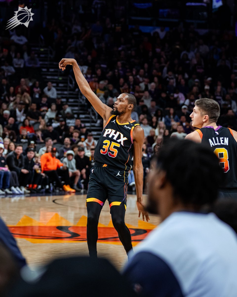 Suns's tweet image. Kevin Durant doing Kevin Durant things tonight:

☄️ 29 PTS
☄️ 11-19 FG (57.8%)
☄️ 5-8 3P (62.5%)
☄️ 5 REB
☄️ 4 AST
☄️ 1 STL
