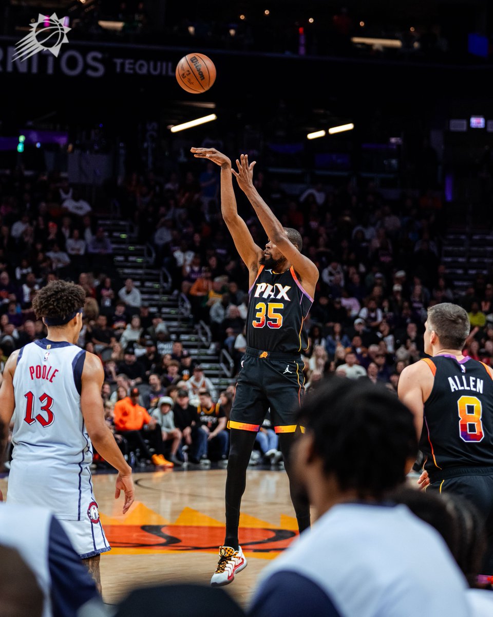 Suns's tweet image. Kevin Durant doing Kevin Durant things tonight:

☄️ 29 PTS
☄️ 11-19 FG (57.8%)
☄️ 5-8 3P (62.5%)
☄️ 5 REB
☄️ 4 AST
☄️ 1 STL