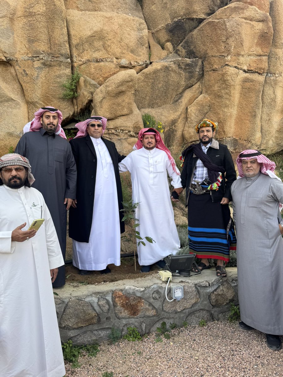 malsofyani12345's tweet photo. “في فعالية #شتانا_ريفي بمزرعة مشعل السفياني في الطائف، أطلق المزارع صالح البيضاني مبادرة زراعة شجرة البن بمشاركة مزارعي البن من المنطقة الجنوبية، وحضور كبير من الزوار. خطوة ملهمة لدعم زراعة البن العربي وتعزيز التنمية المستدامة. 🌱☕
#الطائف #زراعة_البن #مبادرات_تنموية” #ريف_السعودية #وزارة_البيئة_والمياة_والزراعة @ReefSaudi @ReefAspoksman @fayez_malki