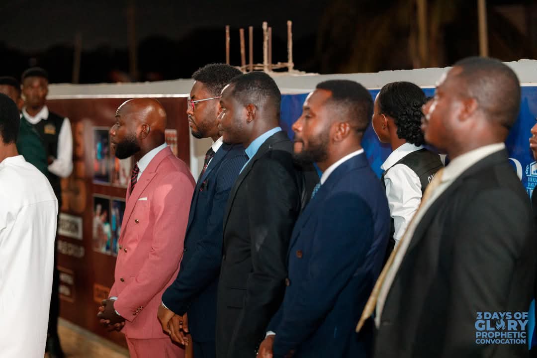 christassemblyw's tweet photo. 3 Days of Glory Prophetic Convocation picture excerpts from first night with God’s oracle; Prophet Bernard Elbernard Nelson Eshun 

We were blessed to receive and enjoy Fatherly blessings.

#3DaysOfGlory https://t.co/cGYxHd7krw