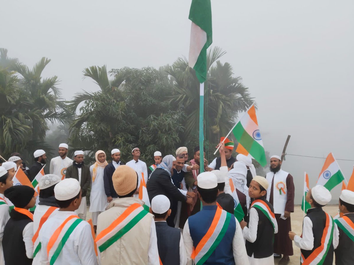 ALJAMIARATABARI's tweet photo. https://t.co/908F65v8G8
#RepublicDay https://t.co/EC8BIYBcYw