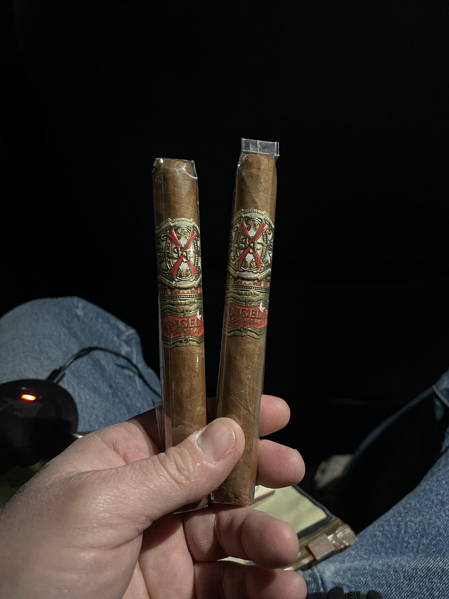 WilliamCigar1's tweet photo. Always cool to visit. Fun times. Great food. Showed up a little early to Casa. Came back after the show closed for that day. Cool to network & see new products. Shot Show is always cool but it’s exhausting. #cigars #OGMisfitGang #NeverARepeat #CigarSniffers #Block19 #CaposLV https://t.co/Dh6BktosOE
