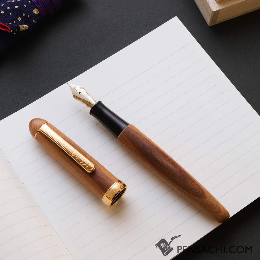 pen_sachi's tweet photo. Item in frame:
🔺PLATINUM #3776 Century - Yakusugi
Body Color: Light Brown
Nib:14k Gold
⁠
#pensachi #fountainpen #platinumfountainpen #fountainpenaddict #writing #writingtool #art #calligraphy #journaling #pen #ink #note #fpgeeks #fpn #aesthetic #goldnib #nib #stationery https://t.co/7iuyQBrucI