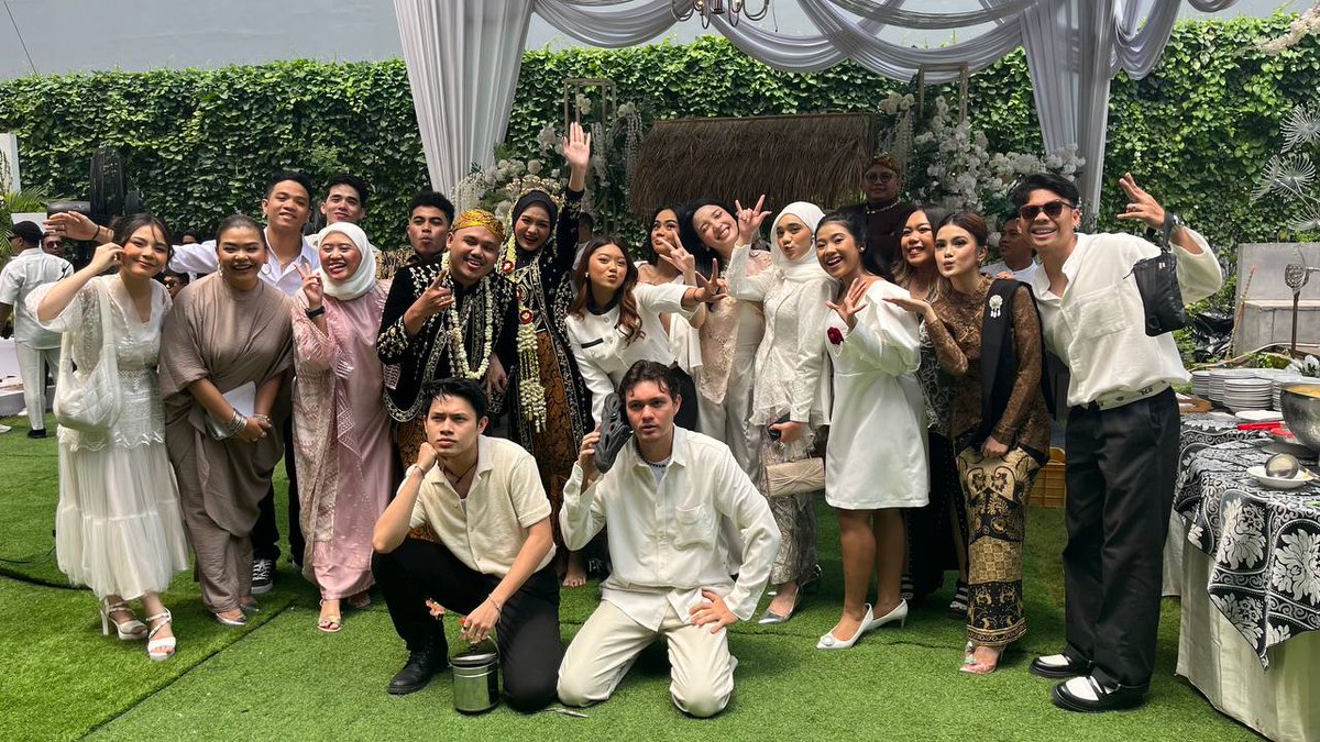 happy for you salmaa, bahagia selalu!🤍