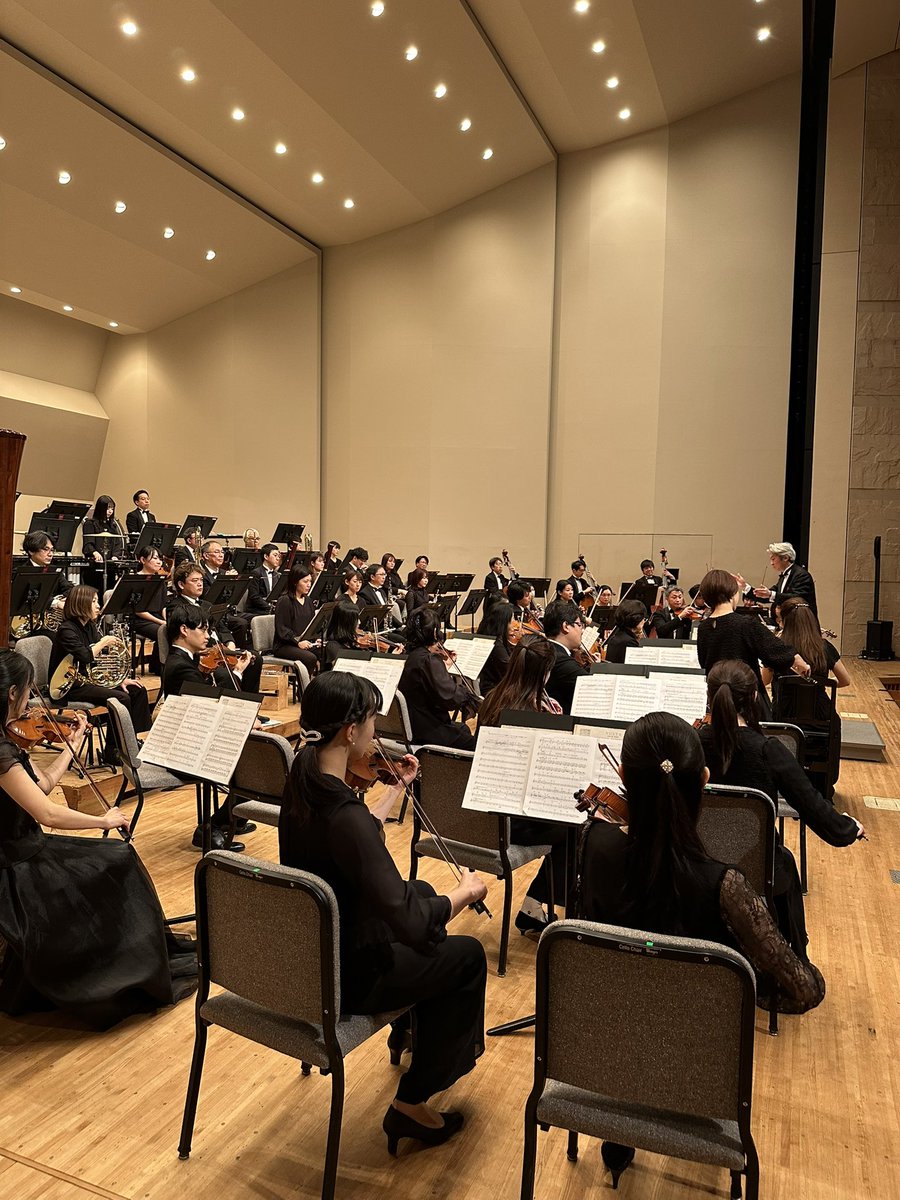 TokyoChambOrch's tweet photo. ホールでオーケストラ！
新川文化ホールでの公演も無事に終演しました♪

当日券も多くのお客様にお求めいただき、コンサートを聴いて頂けました😊

またこの富山県で演奏できるのを楽しみにしています☆

ありがとうございました✨
#東室 https://t.co/a5ggZnPCjR