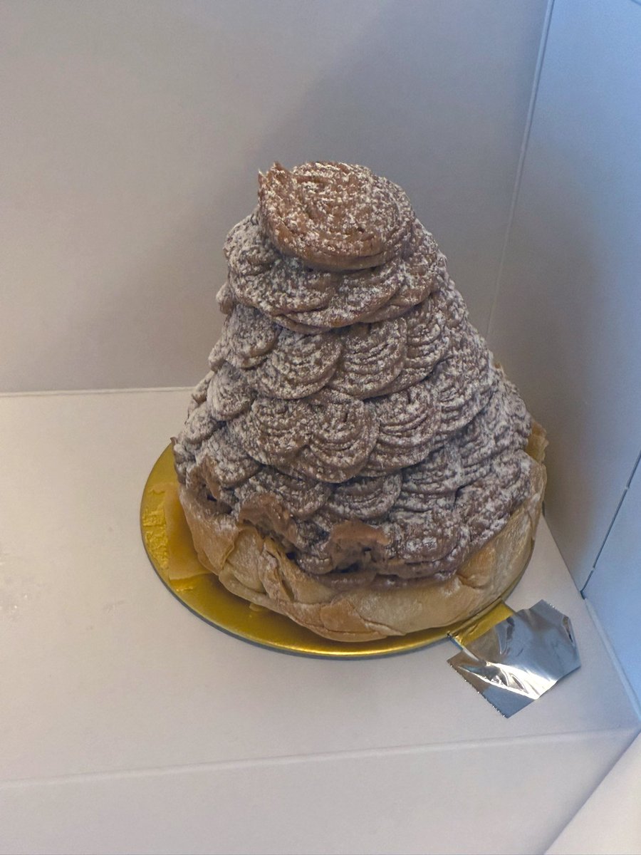 念願のモリヨシダに行ってきました🇫🇷

ショーケースの中にキラキラしたケーキがいっぱい並んでてめっちゃ迷った🥺🥺🥺
(撮影禁止やったんよぉ！)

ほんで悩みに悩んで、
代表作のモンブランにしました‼️

新幹線で食べながら帰りましゅ💕
し！あ！わ！せ！ https://t.co/WZkyO1BMNV