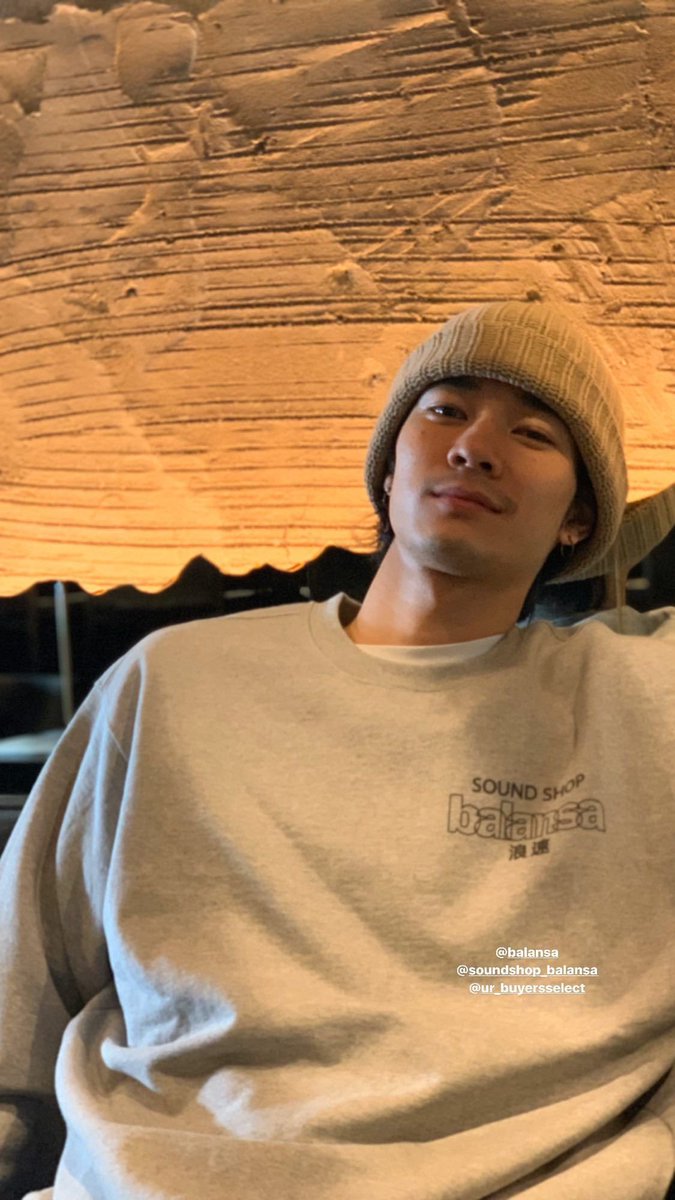 han524ll's tweet photo. 昨日飲み屋で仲良くなった韓国人のおねーちゃんが「日本の男の人、ポケットに手入れながら歩くあの感じかっこいい」って言ってたのなんか分かった。この系統のファッションの男のことかと。我々の国にしかない男の雰囲気だと思うんよ。韓国に居ない。 https://t.co/5sz1pVcTY8