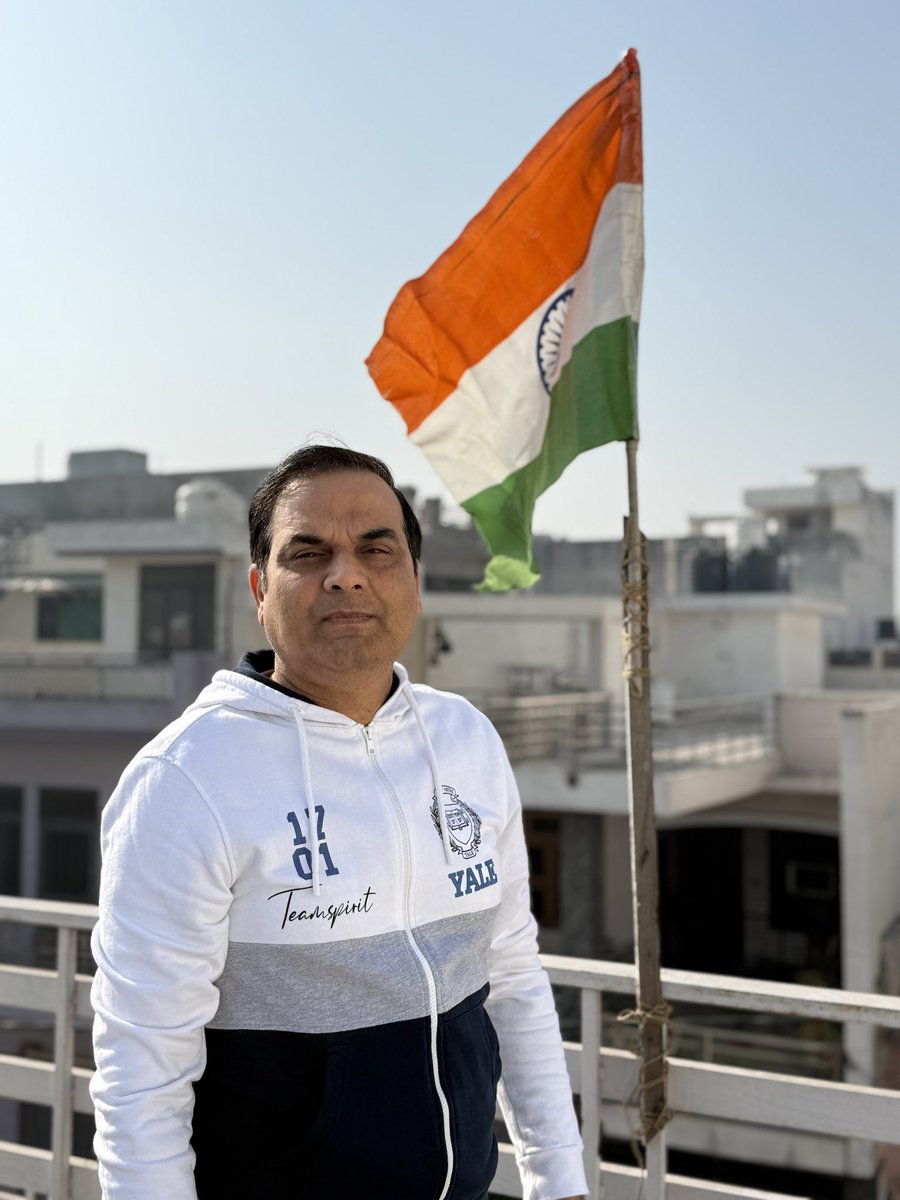 harshktweets's tweet photo. गणतंत्र दिवस पर ध्वजारोहण का पारंपरिक आयोजन। 
आप सभी को हार्दिक शुभकामनाएं 🇮🇳

#harshkibaatlive #harshkumar #GlobalHarsh #RepublicDay #RepublicDayIndia https://t.co/id2mANdCWV