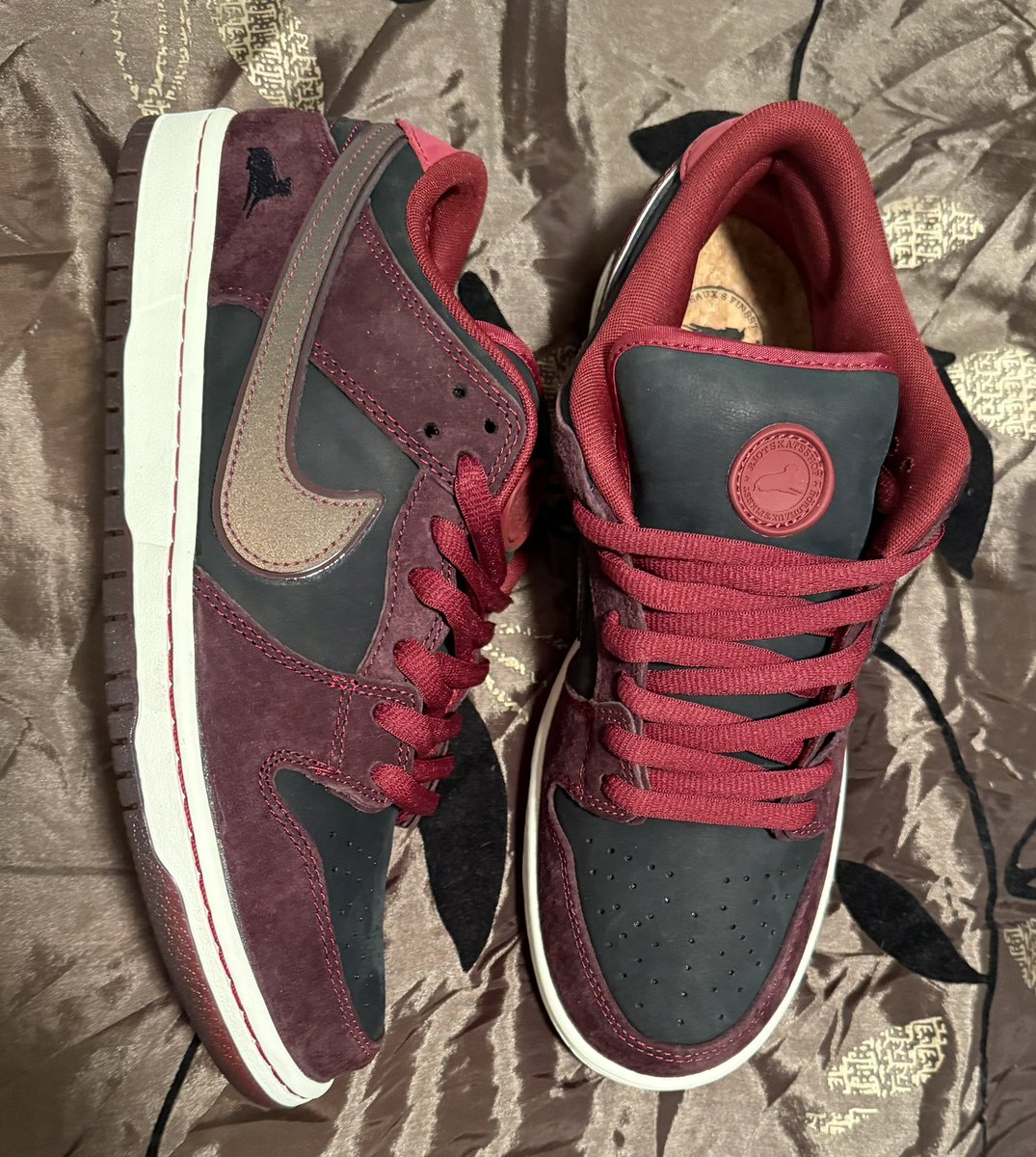 Sb_OrNothing's tweet photo. Nike SB Dunk Low x Riot SkateShop @nikesb 🍷🍷🍷  #RiotSB #NikeSB #Nike #Sbornothing https://t.co/MZ8W3fdFZe
