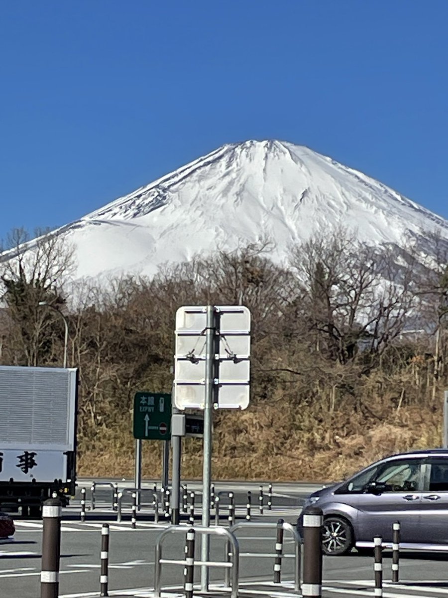 chee105's tweet image. 名古屋着きました‼︎
富士山、綺麗だったー。