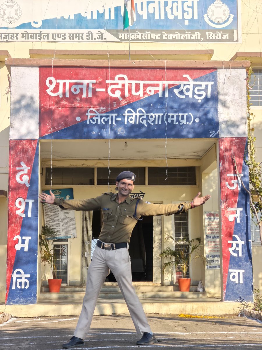 UbesKhan's tweet photo. @SRKUniverse @iamsrk गणतंत्र दिवस की हार्दिक शुभकामनाएं 🇮🇳

Srk ♥️ https://t.co/ChvzuGjooe