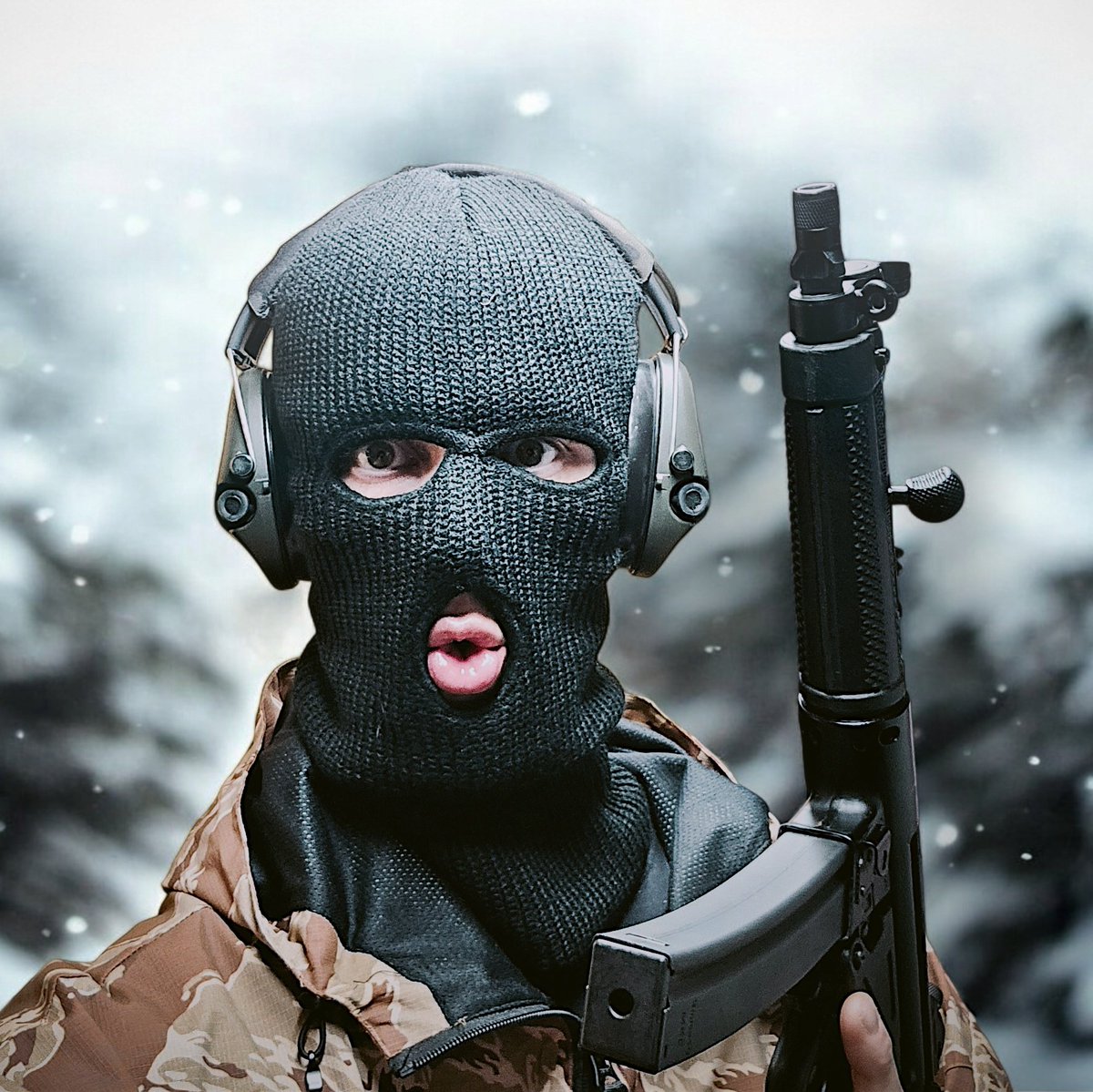 MikeyHines57's tweet photo. Majestic MP5 goon in his natural habitat. https://t.co/yb9XRSFneS
