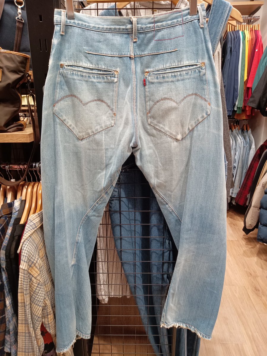 リーバイスレッド