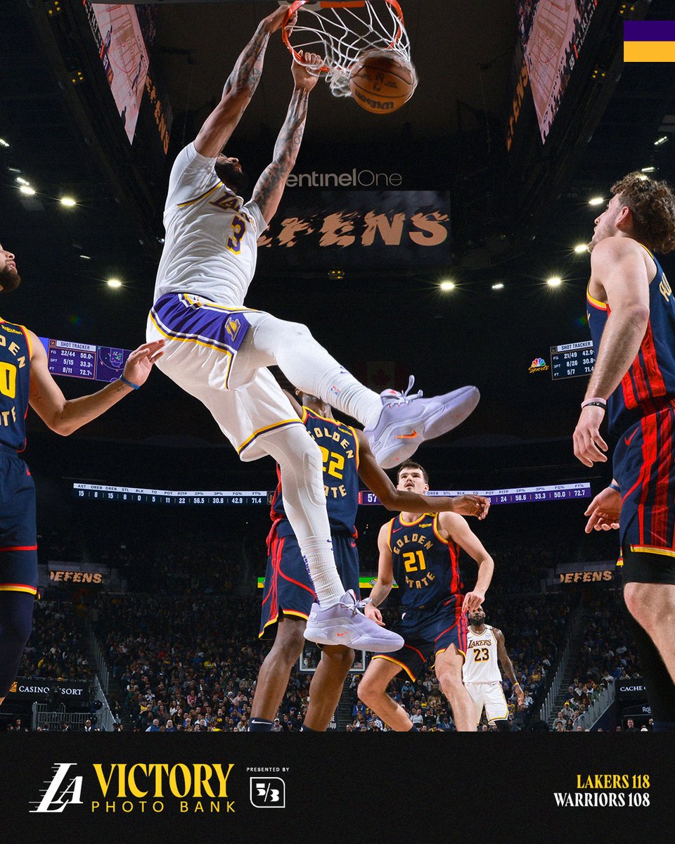 Lakers's tweet photo. Got it done

@FifthThird | Victory Photo Bank https://t.co/3xcLgpcXT6