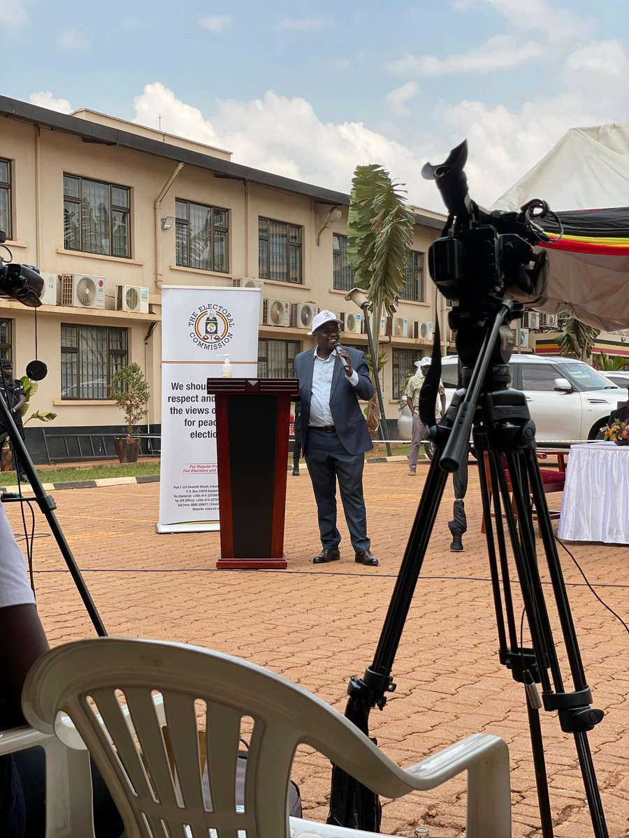 NabaasaWyclif1's tweet photo. The Electoral Commission has engaged the leadership of @PoliceUg and the sister security agencies to facilitate the new applicants with such letters to complete their applications.
#VoterUpdateUG 
#ECRoadMap 
#RigesterTovote https://t.co/N508GoEiEK