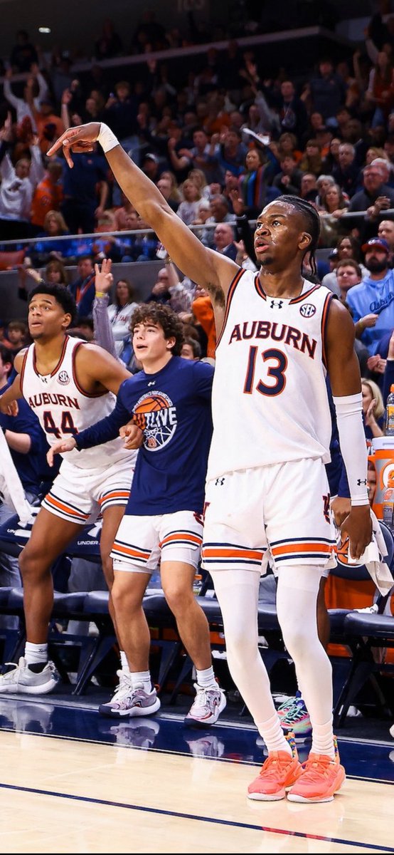New Auburn wallpaper dropped tonight.