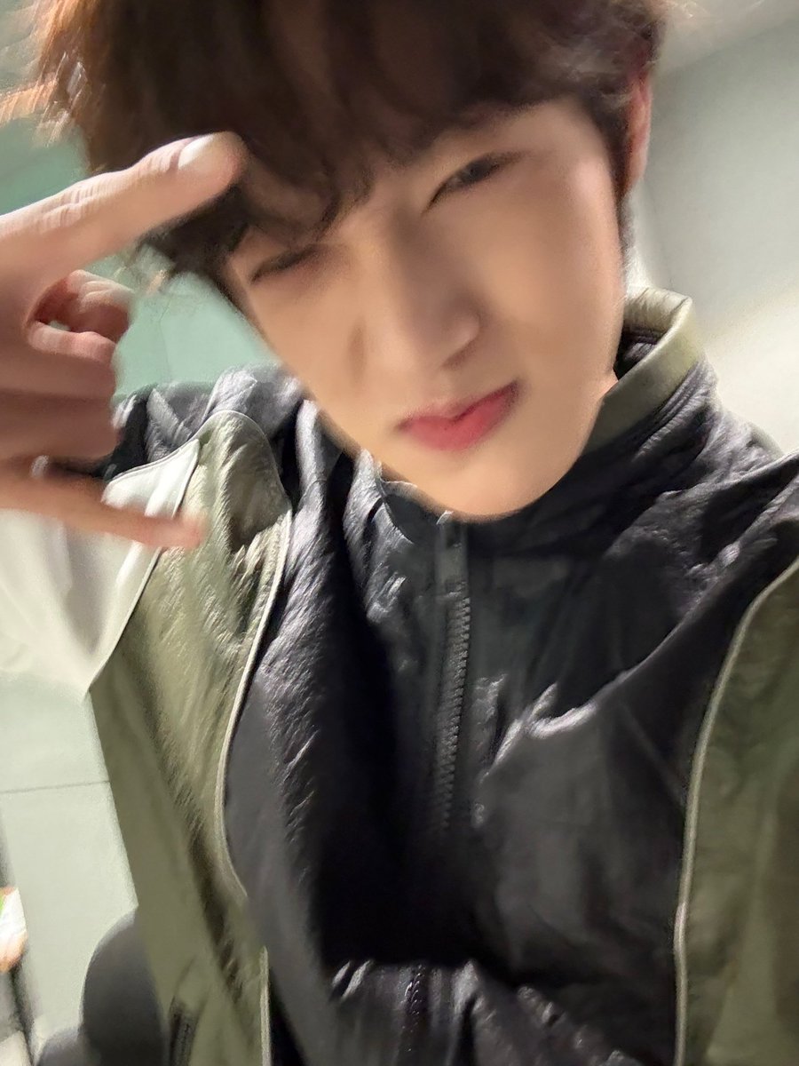 thewind_twt's tweet photo. [#타나톤] ᴿᵒᶜᵏ ᴺ ᴿᵒˡˡ🤘🏻 https://t.co/UyFGnglzLc