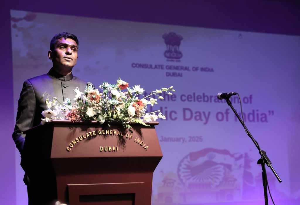 cgidubai's tweet photo. Consul General Shri Satish Sivan unfurled #Tricolor on the occasion of 76th Republic Day of India.The vibrant🇮🇳community, filled with the spirit of fervor &amp; pride, joined him in singing the National Anthem, followed by the Consul General's presidential address &amp; cultural program. https://t.co/FQ4PebmpZC