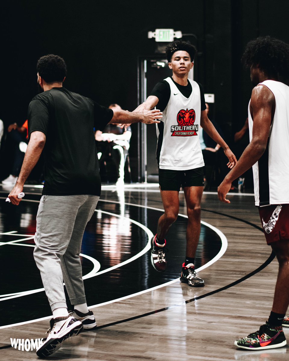 JuliusVElite0's tweet photo. One of the originals! True example of a kid that came to our spot & took full advantage of our development & exposure. Platform is undefeated. I remember recruiting him like it was yesterday. Owe this family a lot for trusting me! The rest was history. @OziyahSellers @SocalAcad https://t.co/ZXZOUkpJeQ