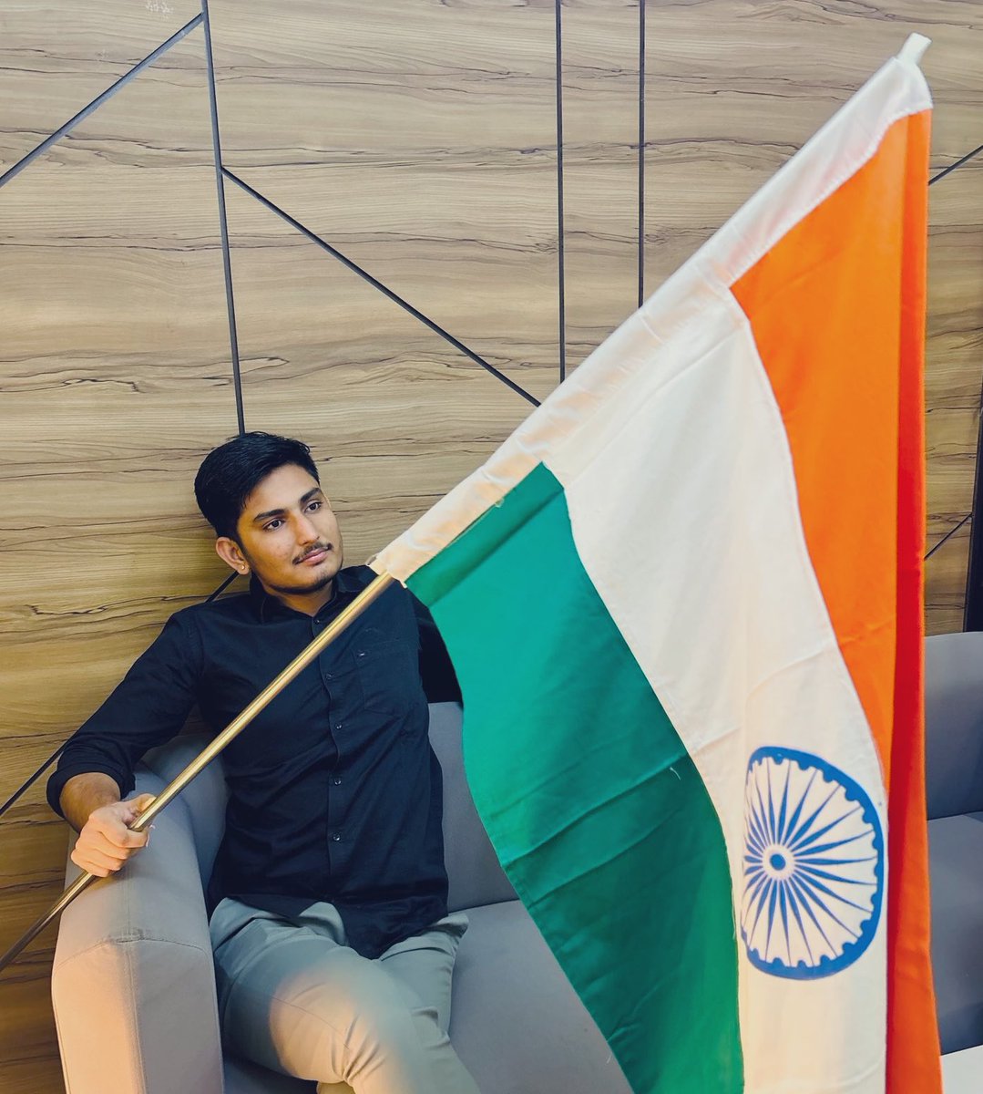DashuRajput02's tweet photo. समस्त देशवासियों 76वे गणतंत्र दिवस की हार्दिक शुभकामनाएं!🇮🇳💐

जय हिंद!!
जय भारत!!

#गणतंत्र_दिवस_2025 
#गणतंत्र_दिवस_की_हार्दिक_शुभकामनाएं 
#HappyRepublicDay2025 
@RavindraBhati__ 
#mumbai https://t.co/OgJ3j9sO5f
