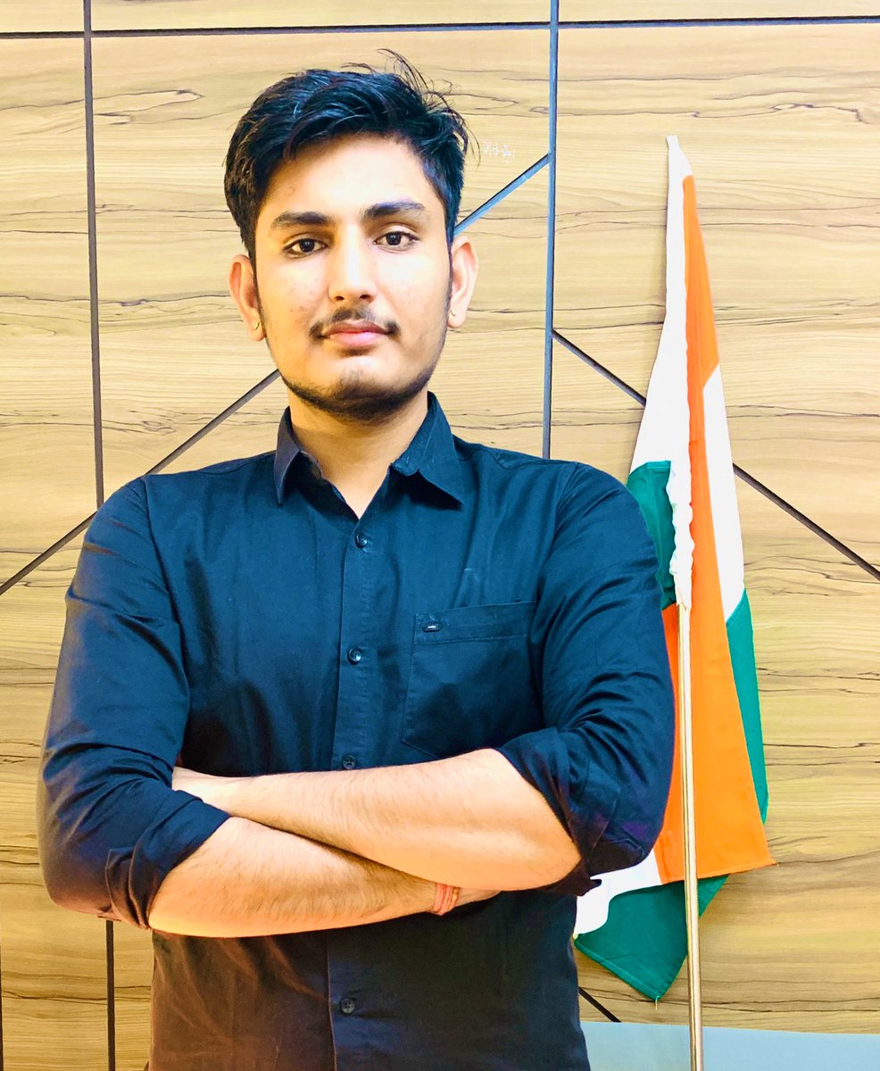DashuRajput02's tweet photo. समस्त देशवासियों 76वे गणतंत्र दिवस की हार्दिक शुभकामनाएं!🇮🇳💐

जय हिंद!!
जय भारत!!

#गणतंत्र_दिवस_2025 
#गणतंत्र_दिवस_की_हार्दिक_शुभकामनाएं 
#HappyRepublicDay2025 
@RavindraBhati__ 
#mumbai https://t.co/OgJ3j9sO5f