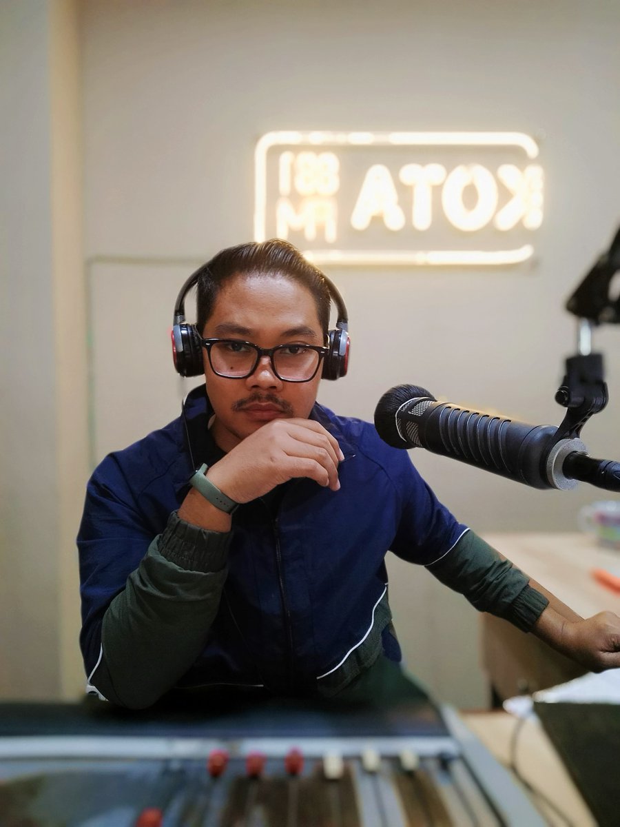 kotafm881's tweet photo. Minggu siang enaknya yaa bergoyang! #DIGODA hadir kembali menemani akhir pekan Sobat Kota mulai jam 12 sampai 3 sore. Bareng @irsyadyoghafamma hanya di 88.1 Radio Kota FM Dangdutnya Surabaya 🫶🏻 https://t.co/vhjStvnoSF