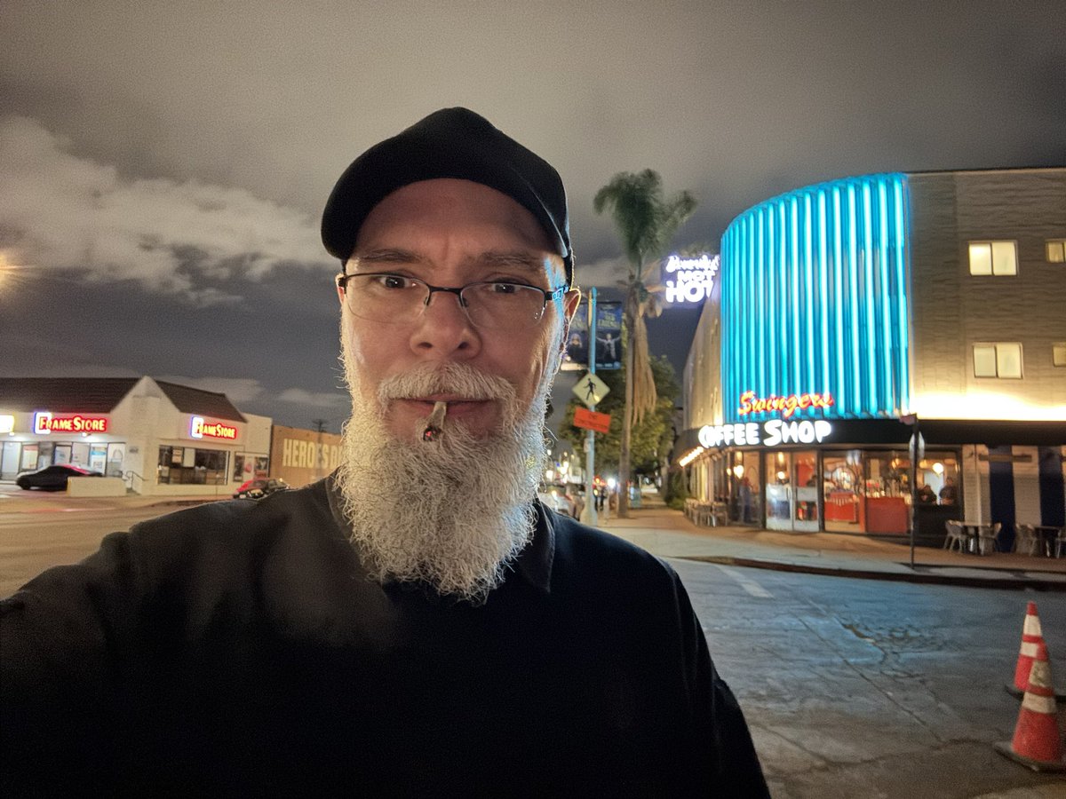 13Std Flug, Mietwagen, Weedshop, Hotel………