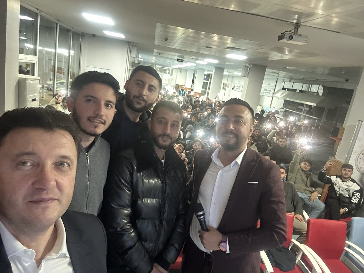 Haydi Gençler !
     Yurtlarda sadece barınma ve beslenme hizmeti sunmayıp sizleri eğitim -kültür -sanat- spor vb tüm yönlerden hayata hazırlama gayretinde olduğumuzu söylemiştik.

#KariyerveMotivasyonKampları ’nda buluşmaya devam. 
Detay ⬇️
genclikhizmetleri.gov.tr
<a href="/GSB_KYGM/">Kredi ve Yurtlar Genel Müdürlüğü</a>